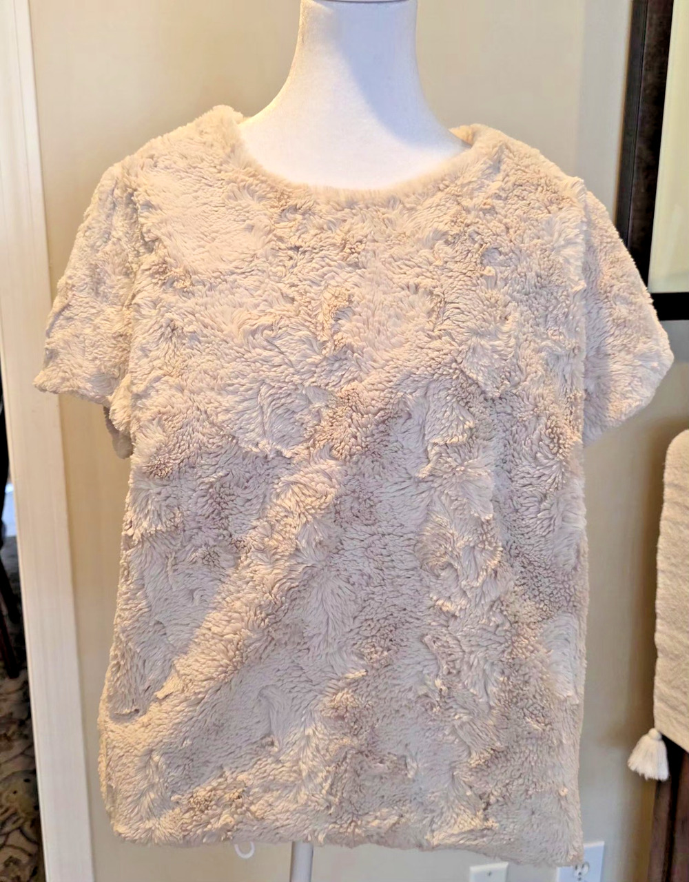 Anthropologie Ivory Faux Fur Tee Womens XL Short Sleeve Plush Glam Top Chic